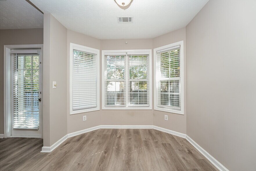 Building Photo - 725 Loblolly Ln