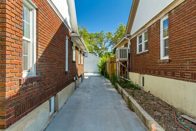 Building Photo - Elegant Yale Crest Bungalow in the Heart o...