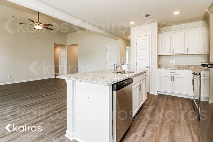 Building Photo - 105 Paper Birch Dr