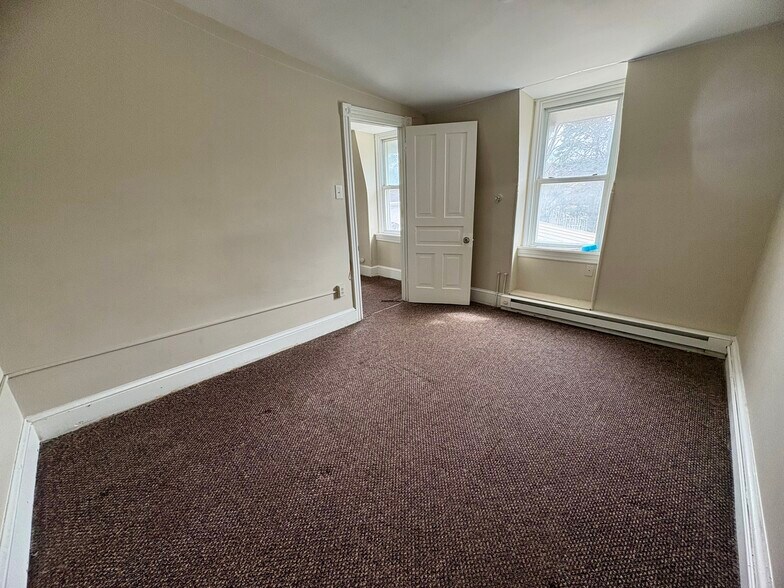 Building Photo - 1224 Eckert Ave