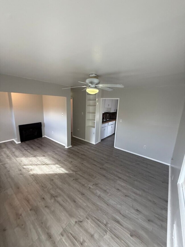 Building Photo - FREE 50in FLAT SCREEN TV Move in Special!!! Cozy 2 Bedroom 1 Bathroom Single Family Residence in ...