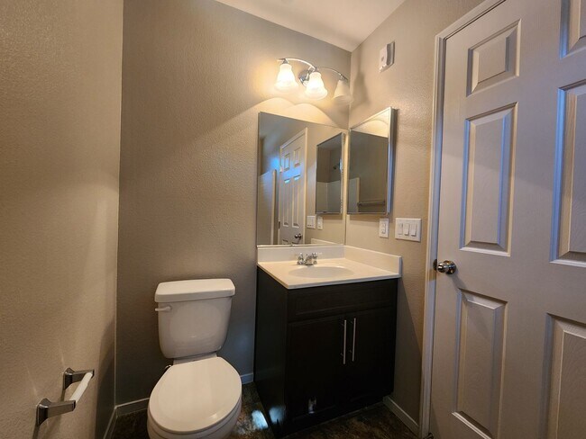 Building Photo - Unique condo with rooftop Strip Views and modern amenities.