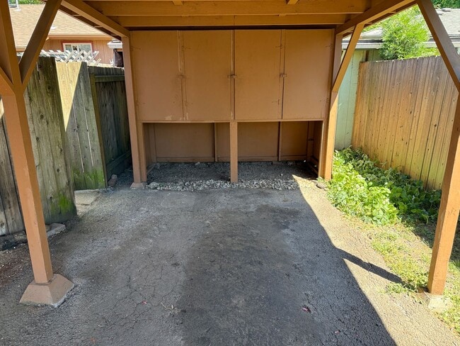 Building Photo - 1-bdroom, 1-bathroom duplex near Marie Jacob's Park!