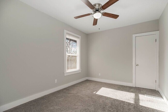 Building Photo - Spacious 5-Bedroom Home with 2 Full Bathro...