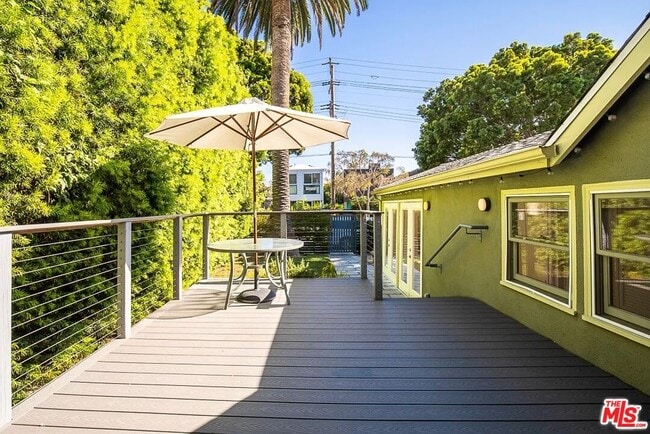 Building Photo - 721 Marine St