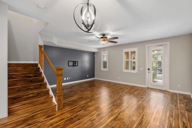 Building Photo - 1633 Napoli Dr W