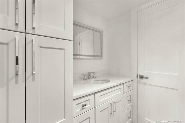 Building Photo - 1950 SW Palm City Rd