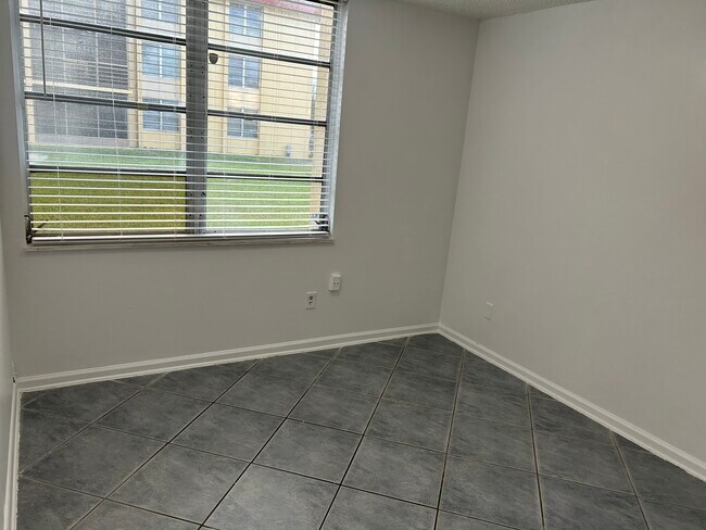 Building Photo - 3195 Foxcroft Rd