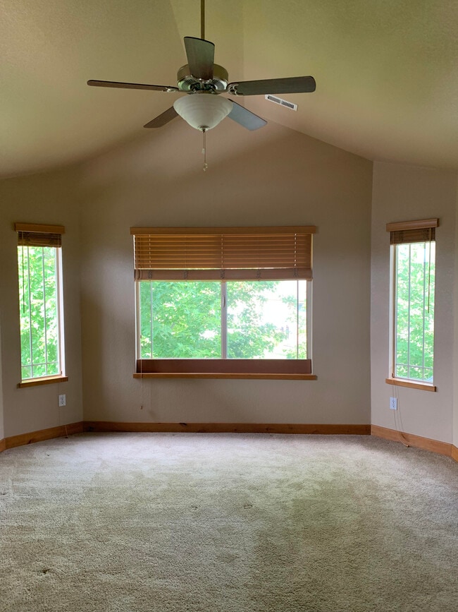 Building Photo - 648 Callisto Dr