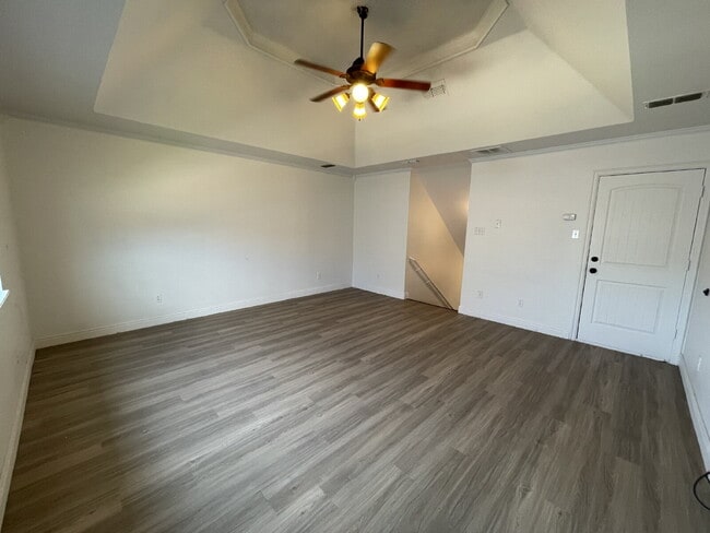 Building Photo - Gorgeous 4 bed 2.5 bath!