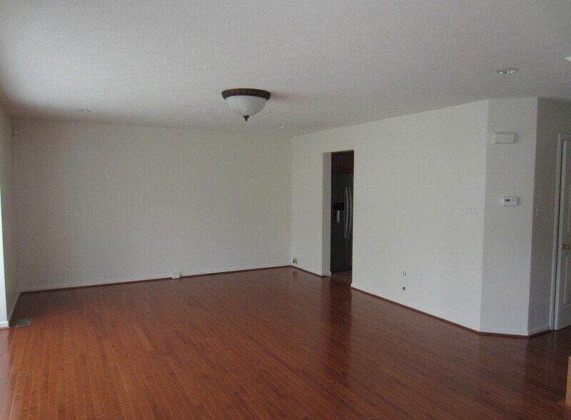 Building Photo - 188 Blue Grass Cir