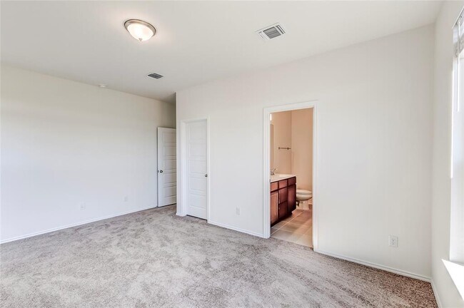 Building Photo - 1508 Carriageway Dr