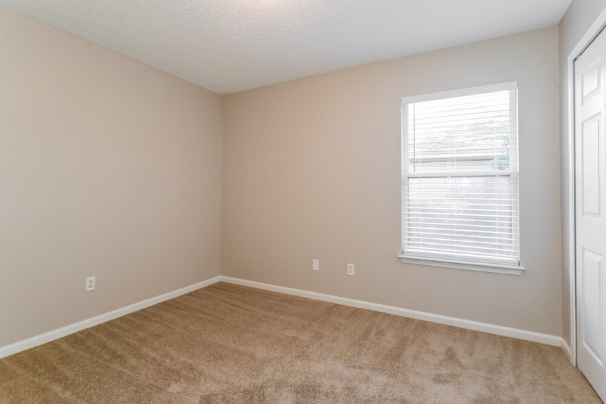 Building Photo - 3343 Shauna Oaks Cir E