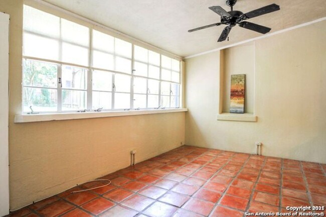 Building Photo - 2 Bedroom/1 Bath Alamo Heights Subdivision