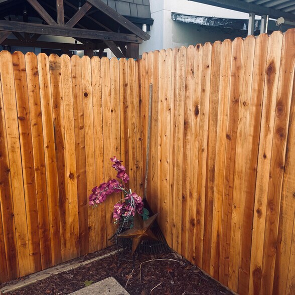 Building Photo - 1990 Benita Dr