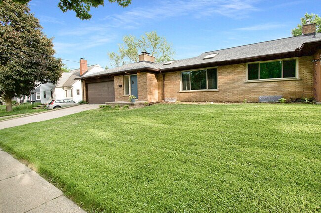 Building Photo - 1525 Arborview Blvd