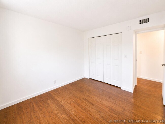 Building Photo - 5728-5728 Blueberry Ct