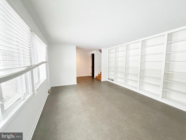 Building Photo - 450 Linden Ave