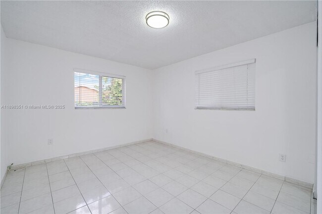 Building Photo - 3437 SW 25th St