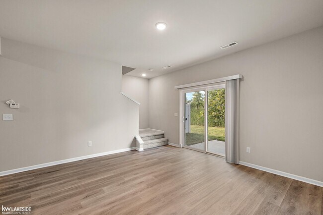 Building Photo - 28280 Delano Dr