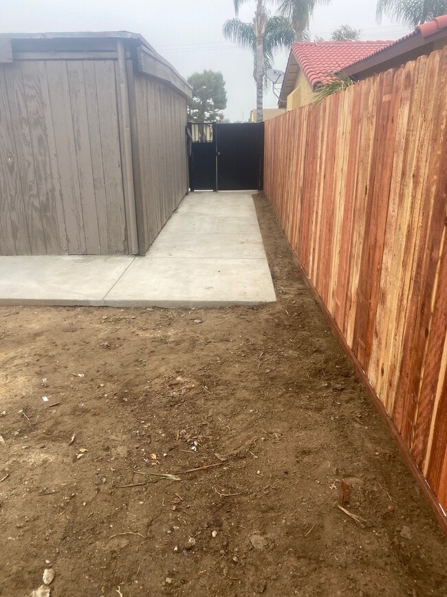 Building Photo - 319 W Los Angeles Ave