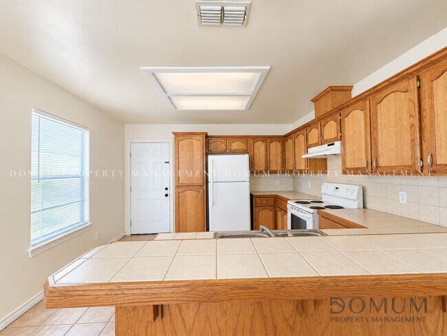 Building Photo - 2102 Bahamas Dr