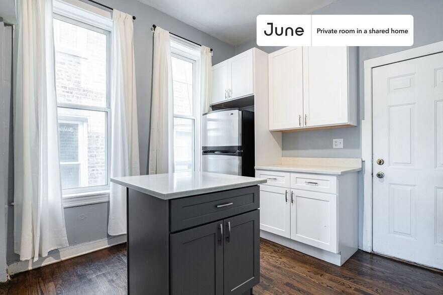 Building Photo - Room in Shared 3 bed/1 bath home