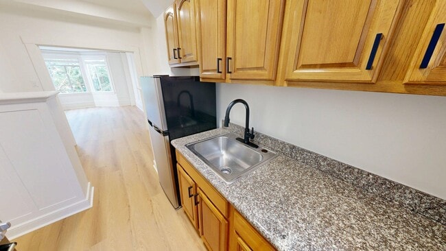 Building Photo - 1047 Bush St