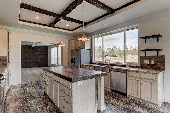 Building Photo - 3 Bed 2 Bath Pet Friendly Home