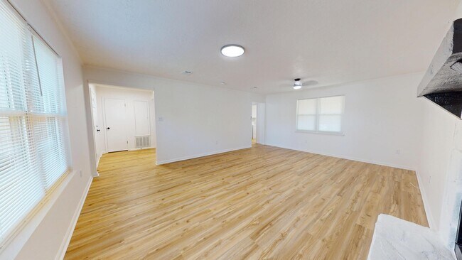 Building Photo - 4072 Melrose Dr