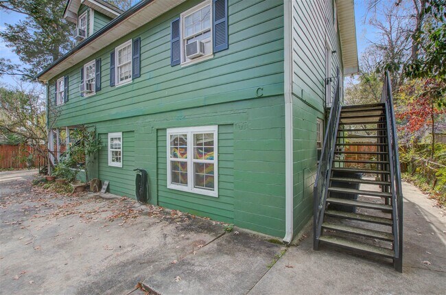 Building Photo - 2135 Burlington Avenue Apt #C, Charleston,...