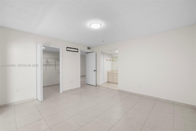 Building Photo - 2425 W 76th St