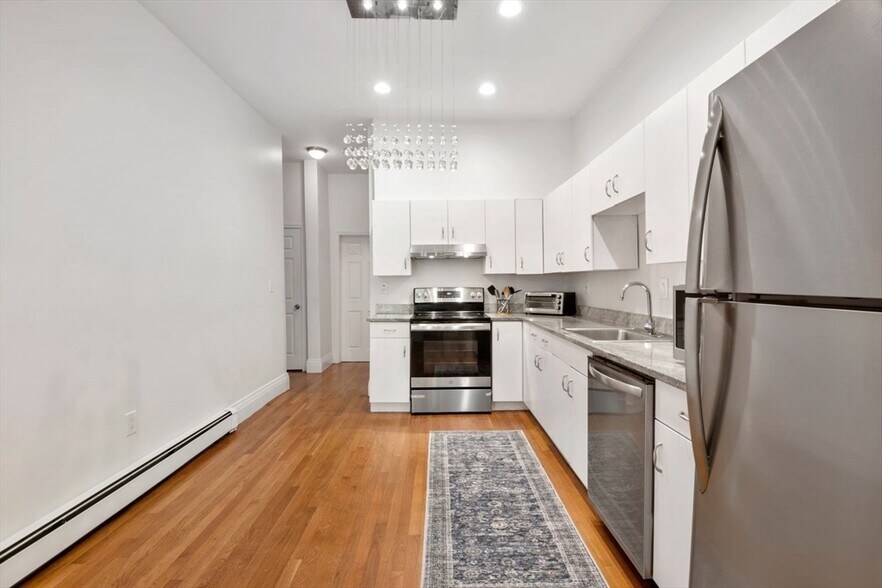 Building Photo - 249 Roxbury St