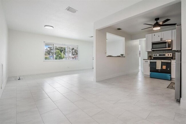 Building Photo - 6472-6113 113th St North