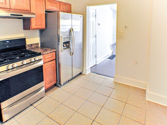 Building Photo - Point Breeze Three Bedroom Home