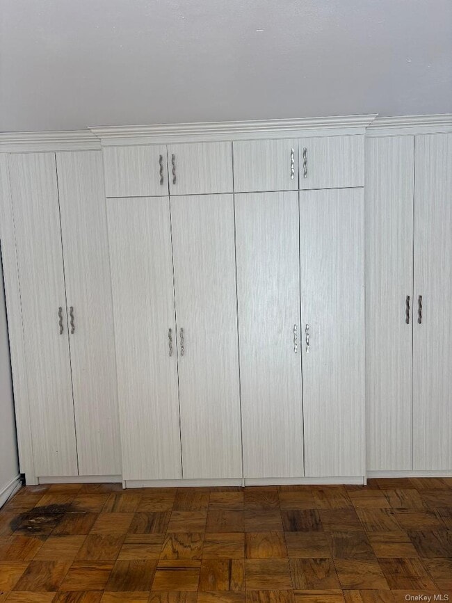 Building Photo - 420 Shore Rd