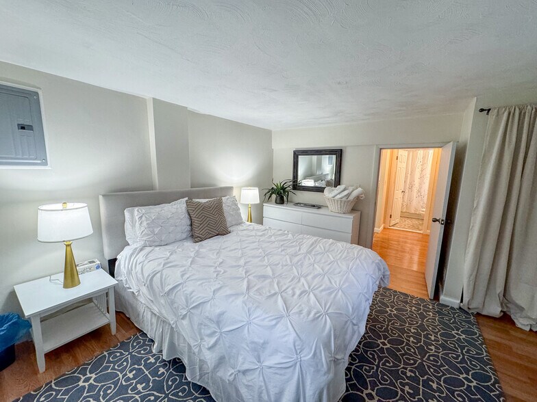 Building Photo - 79 Chestnut St