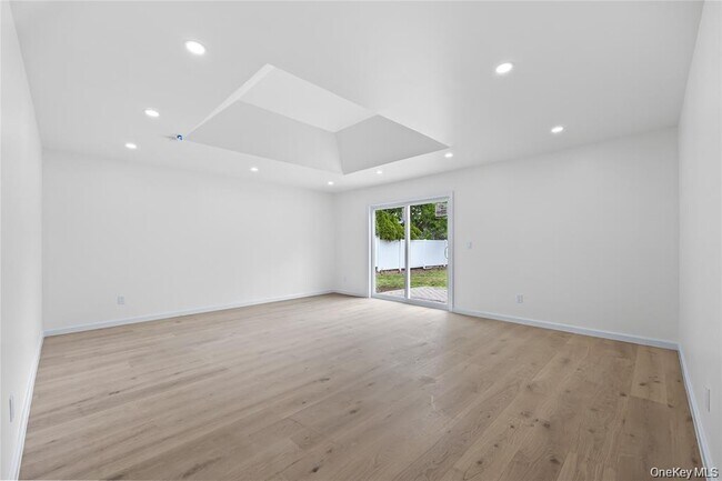 Building Photo - 26 Roseanne Dr