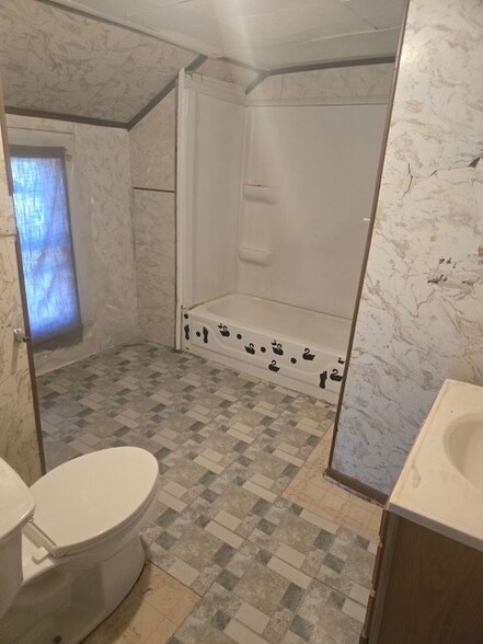 Building Photo - 1615 Cherry St