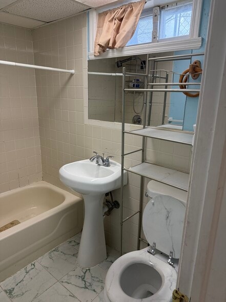 Building Photo - 976 Jerusalem Ave