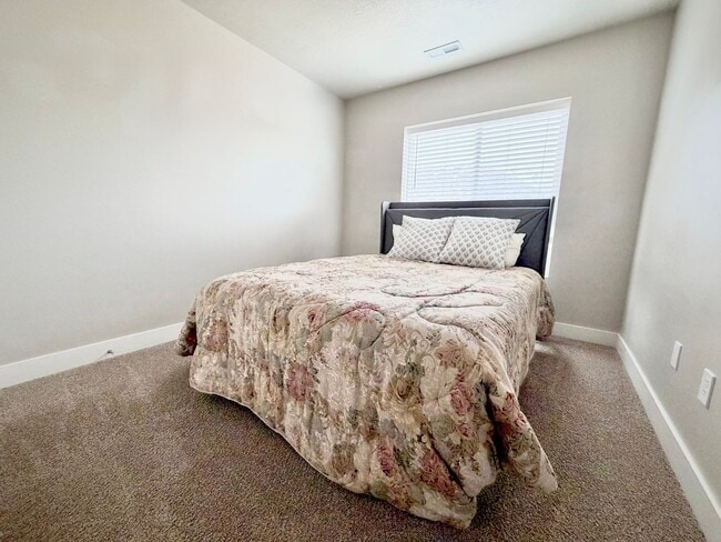 Building Photo - Beautiful 3-Story Townhome | 4 Bedrooms | 3 Baths | 2-Car Garage | Hyrum, Utah