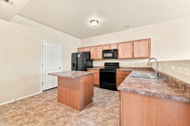 Building Photo - $1,895.95- 3-bed, 2.5-bath townhome in Colorado Springs!