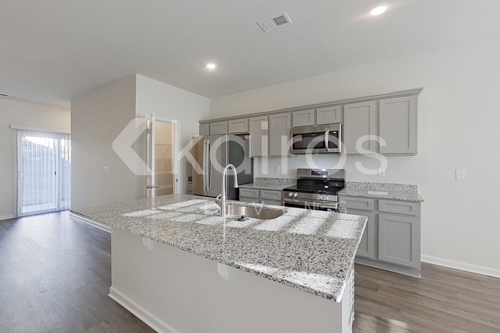 Building Photo - 2191 Banyan Cir
