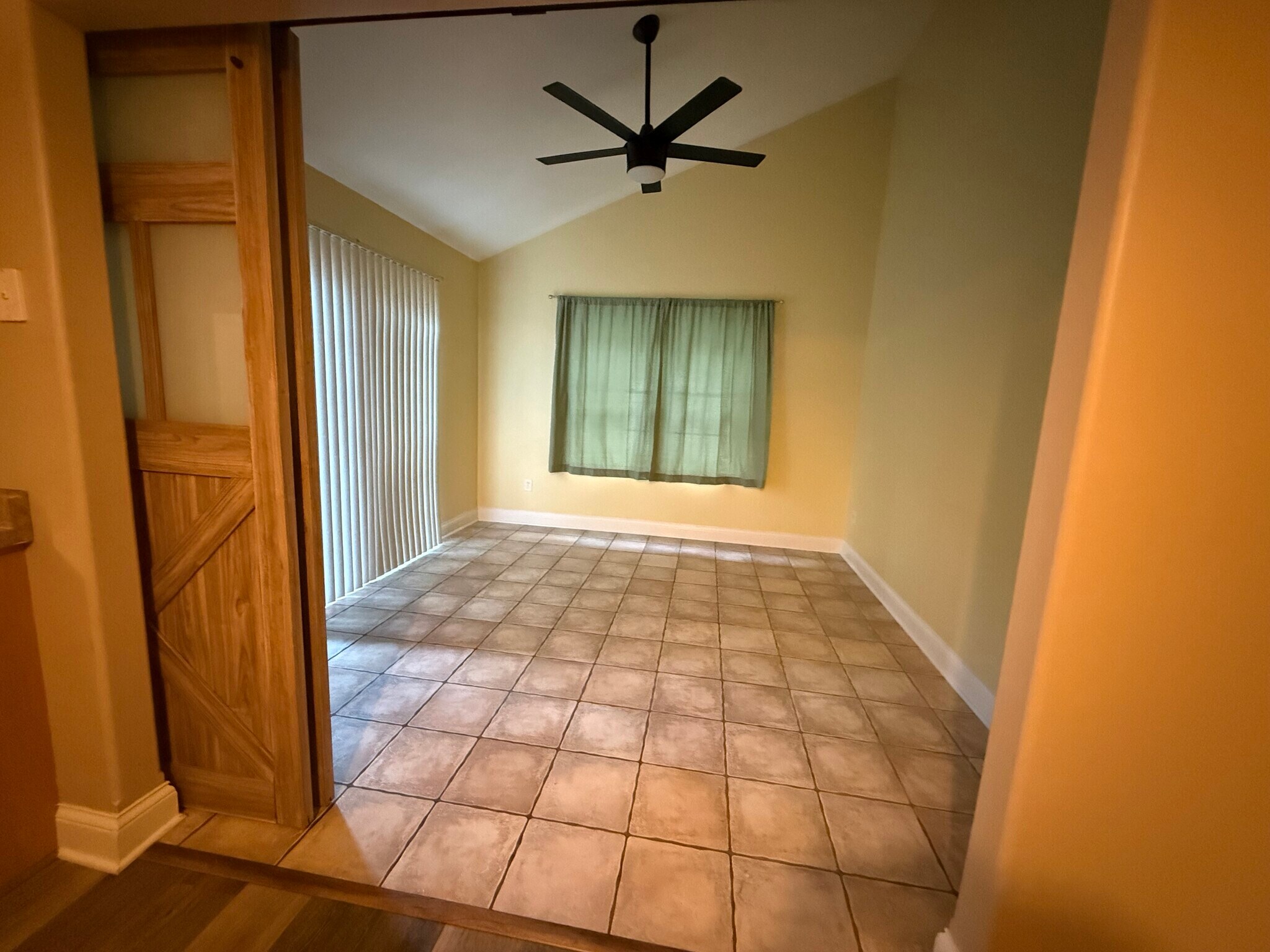 Building Photo - 1202 Griffin Lake Ave