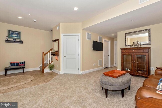 Building Photo - 9124 Kenway Ln