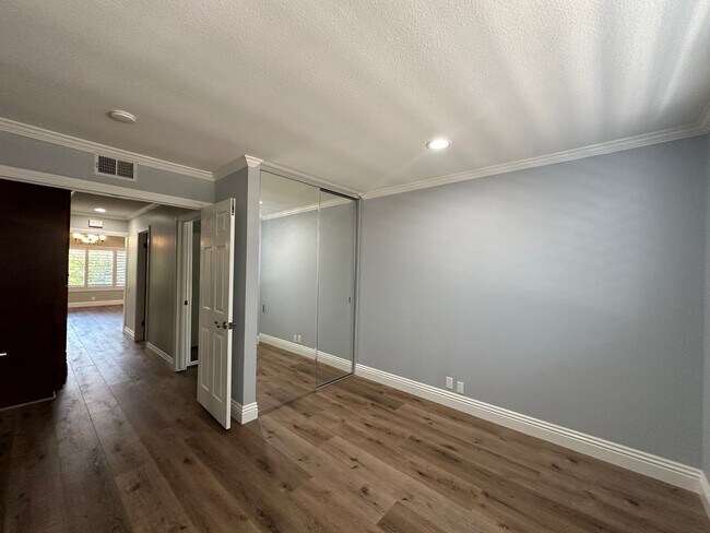 Building Photo - Stunning 4+2 Pool Home Home In Westlake Hi...