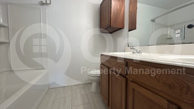 Building Photo - 905 Cedar Creek Dr