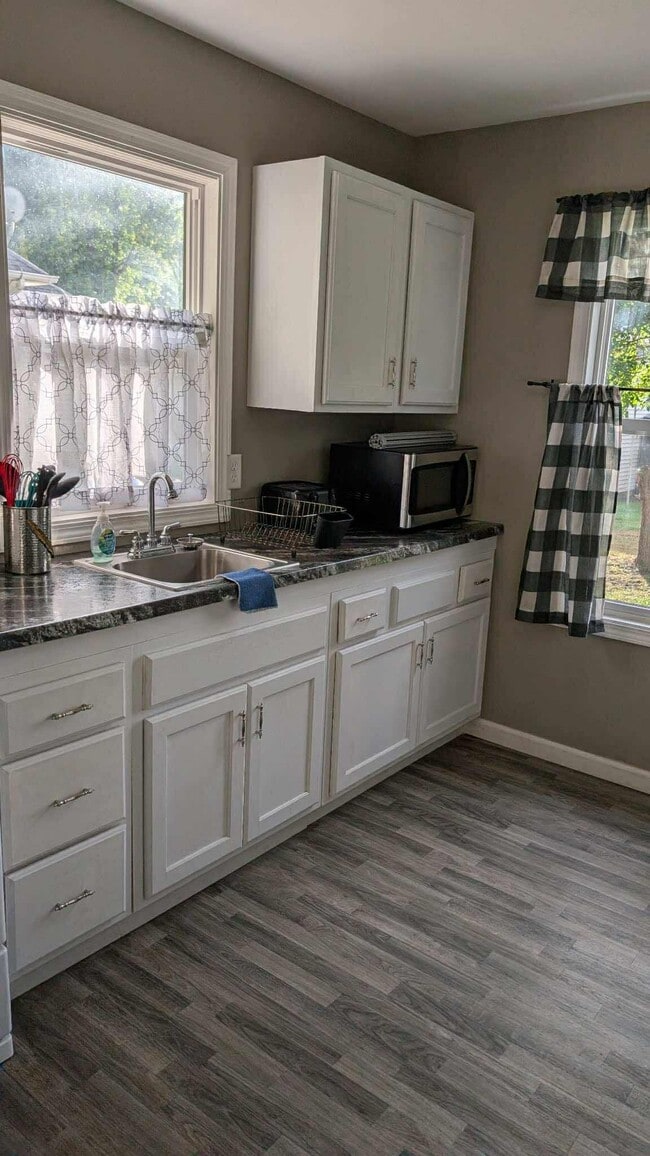 Building Photo - 624 Columbus Ave