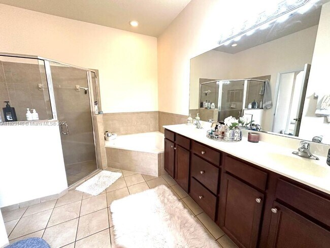 Building Photo - 9050 SW 170th Ct