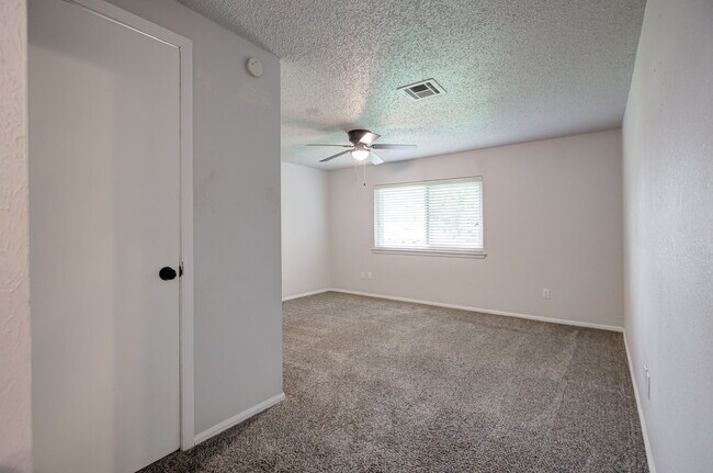 Building Photo - 1707 Ridgemont Cir